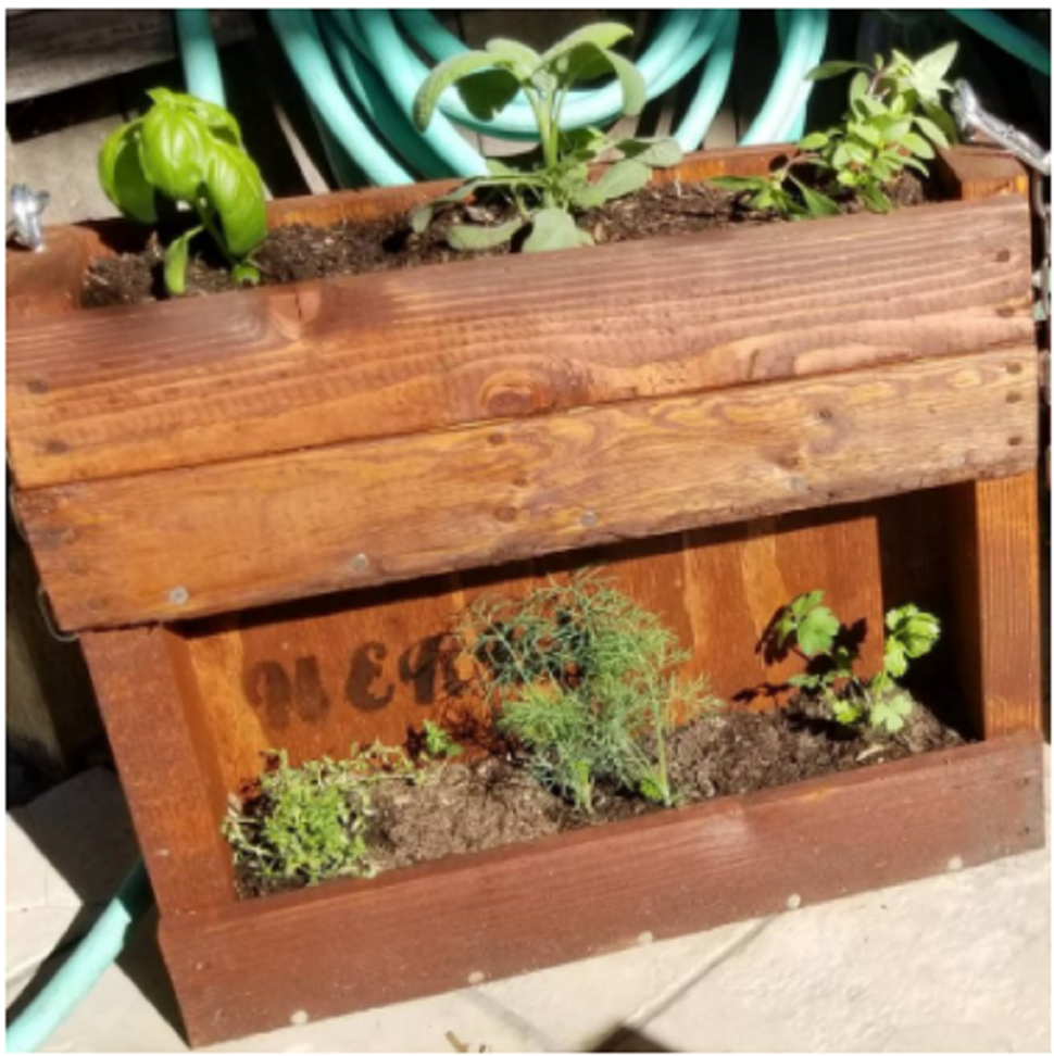 How to make a plant stand out of pallets ? A wooden plant stand is a great way to display herbs